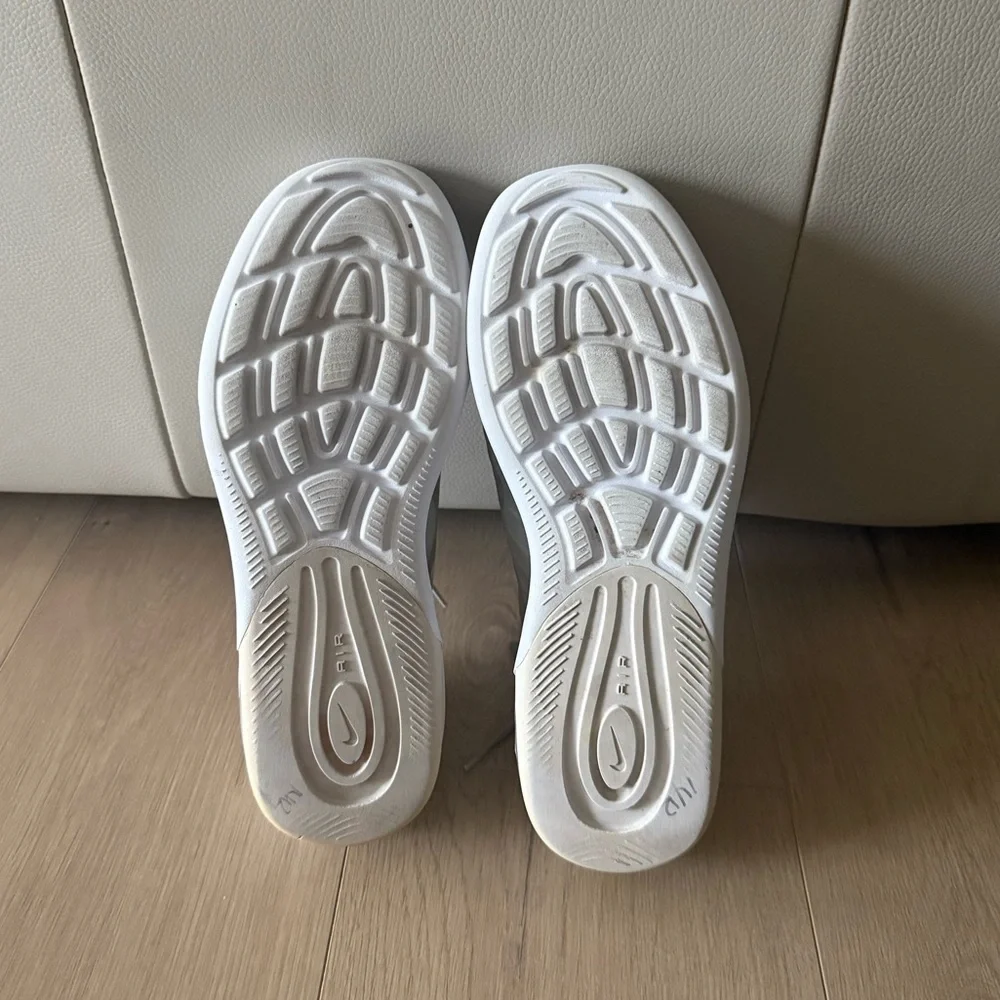 Nike Air Max Axis